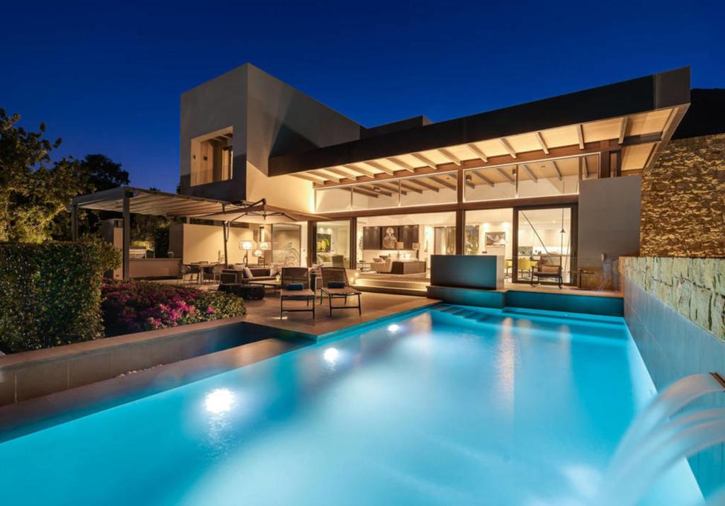 Kawana Waters QLD Accommodation Adelaide