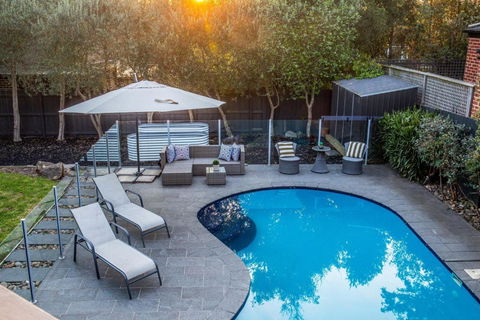 33 Splash & Stay Melbourne Getaway - Accommodation Adelaide 0