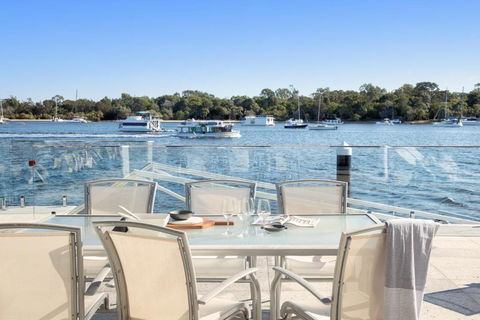 Affordable Riverfront, Pool, Private Pontoon - Accommodation Adelaide 2