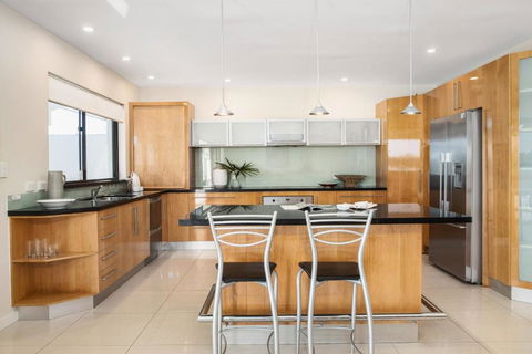 Affordable Riverfront, Pool, Private Pontoon - Accommodation Adelaide 3