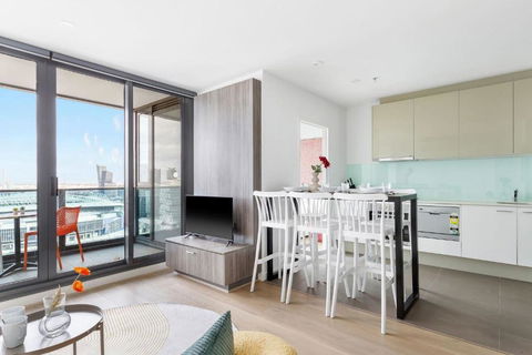 A 2BR Apt With Harbour Views And FREE Parking - Accommodation Adelaide 3