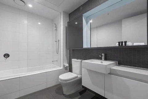 A 3BR Apt Next To Melbourne Zoo FREE Parking - Accommodation Adelaide 3