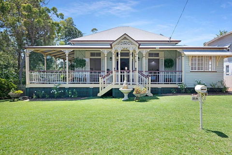 A Charming Queenslander - Accommodation Adelaide 0