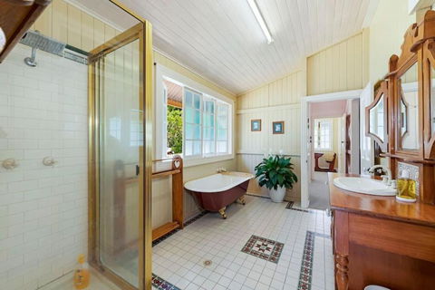 A Charming Queenslander - Accommodation Adelaide 3