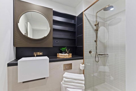 A Chic 2BR Apt Right Next To Melbourne Central - Accommodation Adelaide 3