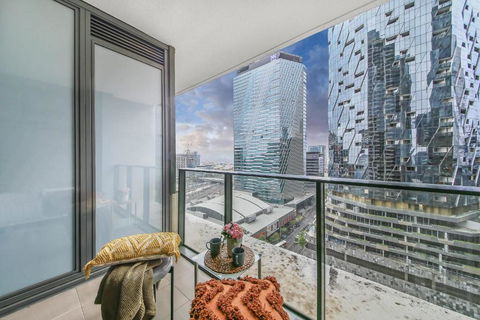 A Chic 2BR Home Near Southern Cross City Views - Accommodation Adelaide 4