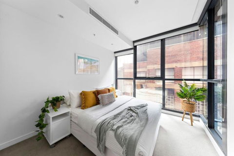A Chic & Comfy 2BR Apt Near Federation Square - Accommodation Adelaide 0