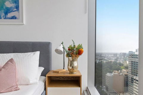 A Chic & Lovely 2BR Apt CBD With City Views - Accommodation Adelaide 1