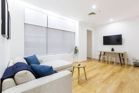 A Coveted Collins Street Pad With Parking - Accommodation Adelaide 2