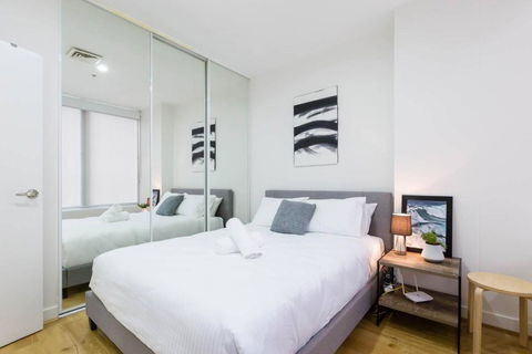 A Coveted Collins Street Pad With Parking - Accommodation Adelaide 4