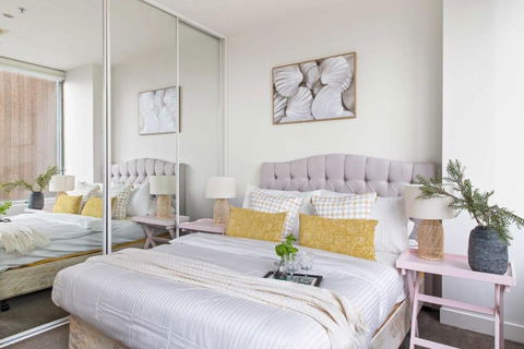 A Cozy 2BR Apt On Collins Near Flinders Station - Accommodation Adelaide 0