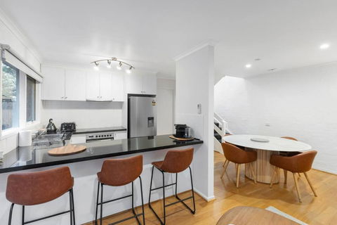 A Home Away From Home In Geelong - Accommodation Adelaide 1
