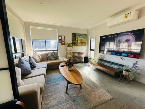 A Private Ensuite With AC And TV - Accommodation Adelaide 1