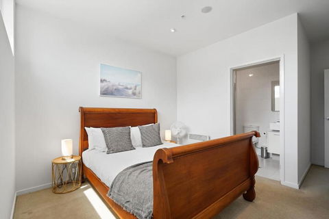 A River-side 2bdm Footscray Oasis + Parking - Accommodation Adelaide 3