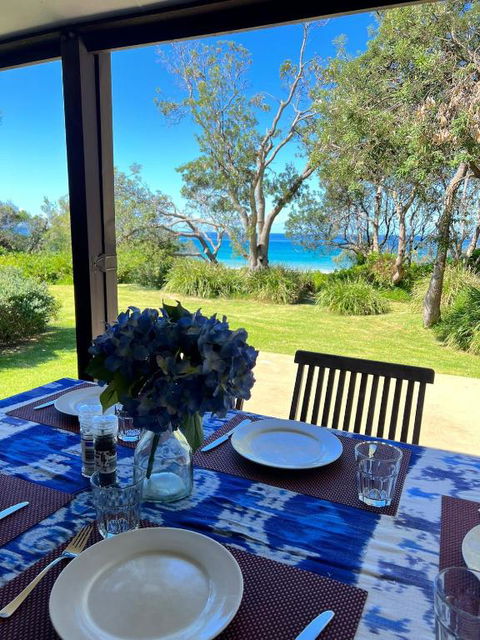 Absolute Beachfront Mollymook - Accommodation Adelaide 3