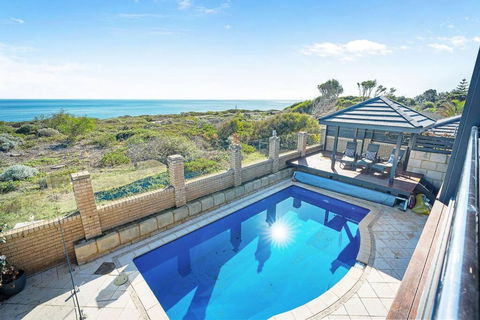 Absolute Oceanfront Retreat - Accommodation Adelaide 1