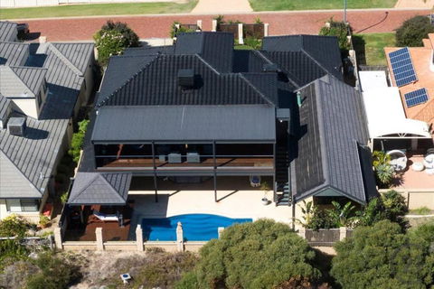 Absolute Oceanfront Retreat - Accommodation Adelaide 2