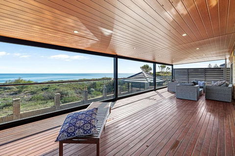 Absolute Oceanfront Retreat - Accommodation Adelaide 3