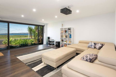 Absolute Waterfront, Amazing Views, Maloneys Beach - Accommodation Adelaide 2