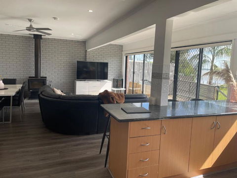 Absolute Waterfront At Woodlands - Accommodation Adelaide 4