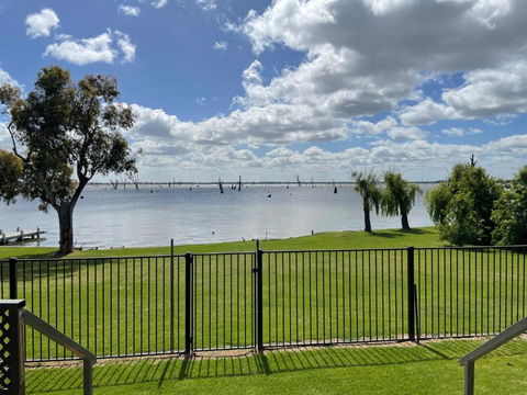 Absolute Waterfront At Woodlands - Accommodation Adelaide 1