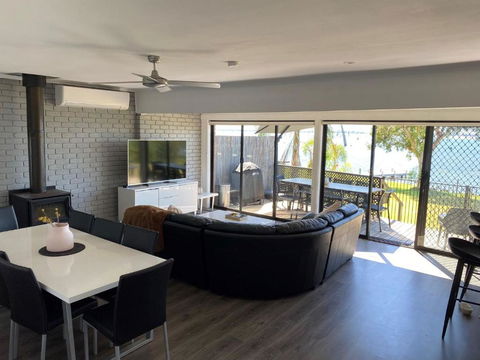 Absolute Waterfront At Woodlands - Accommodation Adelaide 2