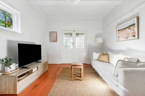 Acland Art Deco - Coastal Chic By St Kilda Beach - Accommodation Adelaide 0