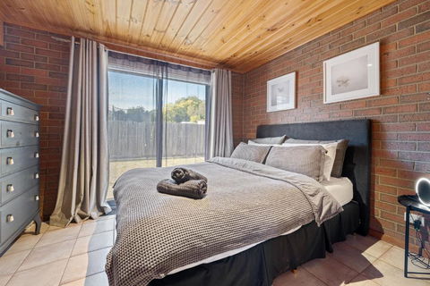 Affordable GEM In The Heart Of Inverloch - Accommodation Adelaide 4