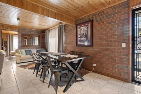 Affordable GEM In The Heart Of Inverloch - Accommodation Adelaide 3