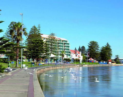 A-The Entrance Private Water Front 1 Bedroom Appartment At The Oaks - Accommodation Adelaide 0