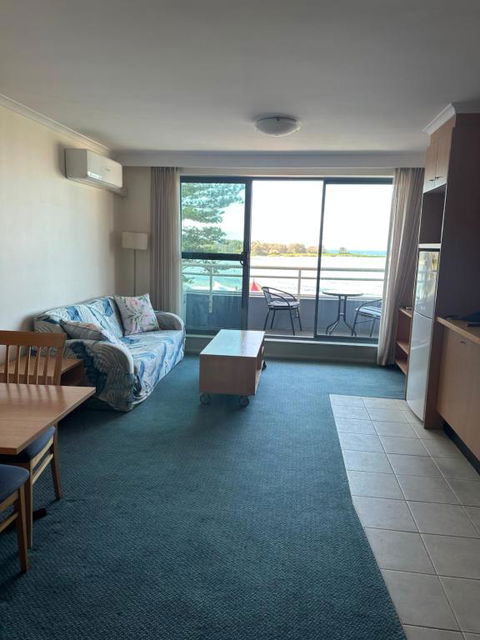 A-The Entrance Private Water Front 1 Bedroom Appartment At The Oaks - Accommodation Adelaide 3