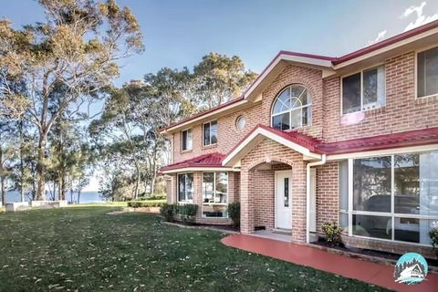 Aircabin - Tuggerawong - Lake Front - 9 Beds House - Accommodation Adelaide 1