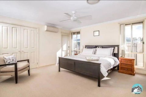 Aircabin - Tuggerawong - Lake Front - 9 Beds House - Accommodation Adelaide 2
