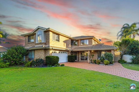 Aircabin - Woy Woy - Water Front - 6 Beds Lux Home - Accommodation Adelaide 4