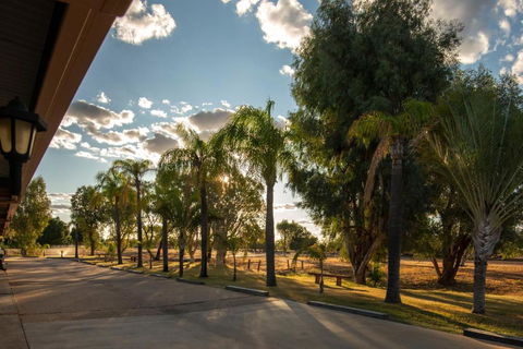 Albert Park Motor Inn-KING BEDS-POOL-SHADED PARKING - Accommodation Adelaide 2