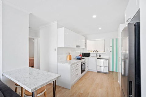 Alfred Street - Hosted By Burleigh Letting - Accommodation Adelaide 3