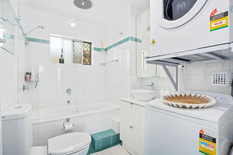 Alfred Street - Hosted By Burleigh Letting - Accommodation Adelaide 4