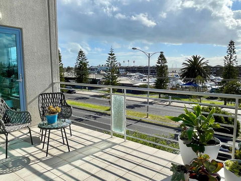 Amazing Beachfront & City Views 2 Bed 2 Bathroom - Accommodation Adelaide 3