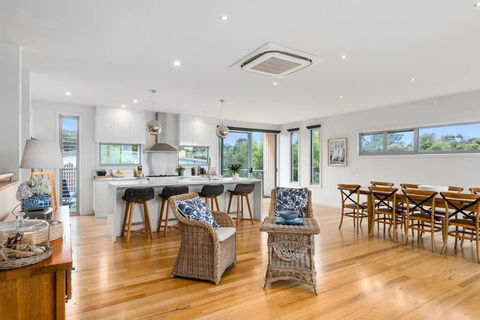 Aires Coastal Beach House Luxury With Ocean Views - Accommodation Adelaide 1