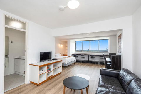 Apartment 201 - Fremantle Studio Apartment With Ocean And Harbour Views - Accommodation Adelaide 4
