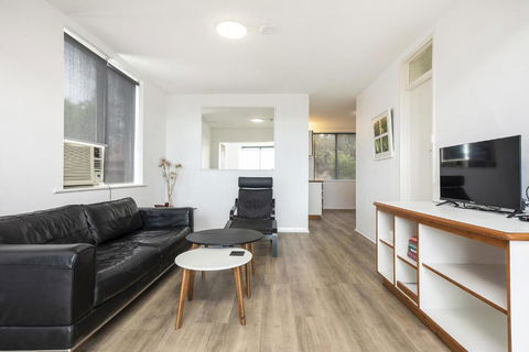 Apartment 201 - Fremantle Studio Apartment With Ocean And Harbour Views - Accommodation Adelaide 3
