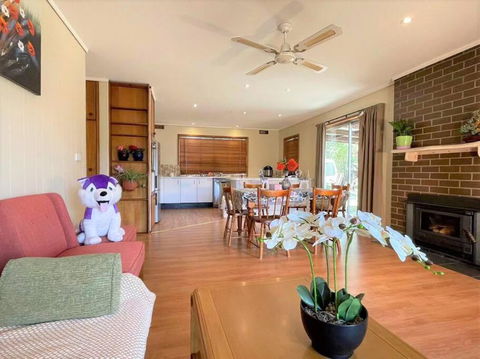 Apollo Bay Holiday House - Accommodation Adelaide 0