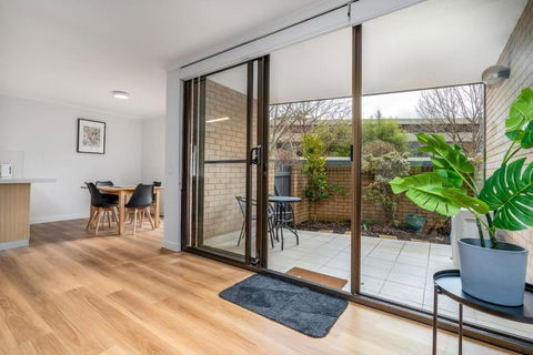 Apt In Kingston - 10min To Lake Burley Griffin - Accommodation Adelaide 4