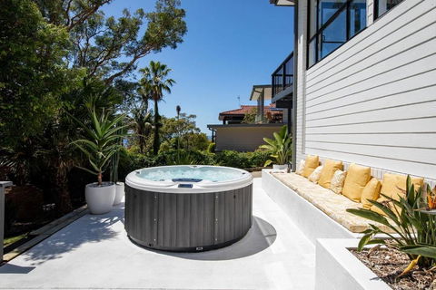 Aqua Vistas - Coastal Gem With Serene Spa Experience - Accommodation Adelaide 0
