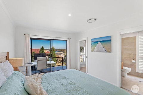 Aquablue Holiday Home - Hot Spa & Pool - 2m Walk To Beaches - Accommodation Adelaide 2