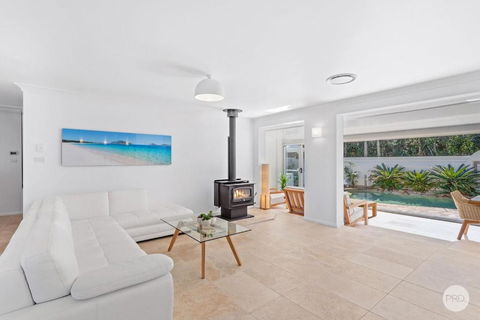 Aquablue Holiday Home - Hot Spa & Pool - 2m Walk To Beaches - Accommodation Adelaide 3