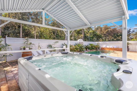 Aquablue Holiday Home - Hot Spa & Pool - 2m Walk To Beaches - Accommodation Adelaide 1