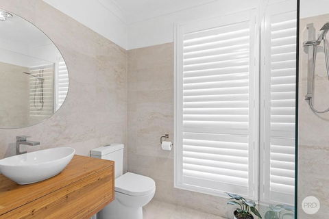 Aquablue Holiday Home - Hot Spa & Pool - 2m Walk To Beaches - Accommodation Adelaide 4