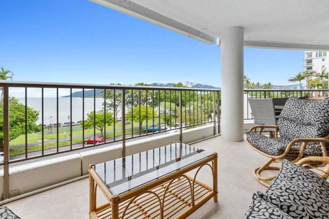 Aquarius Esplanade Retreat - Accommodation Adelaide 1