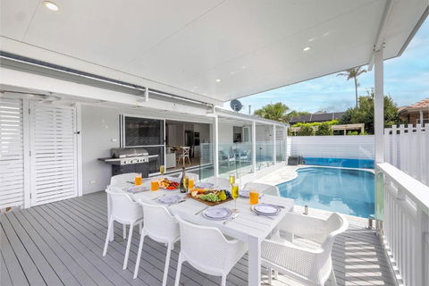 Ash Haven, 19 Ash St - Views, Pool, Air Con, Boat Parking, Wi-Fi - Accommodation Adelaide 1